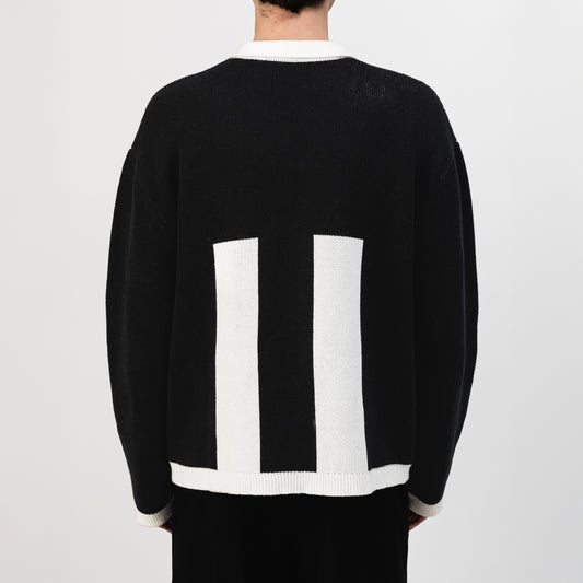 Heavy Jersey Black & White – On model side | Type One heavy knit streetwear