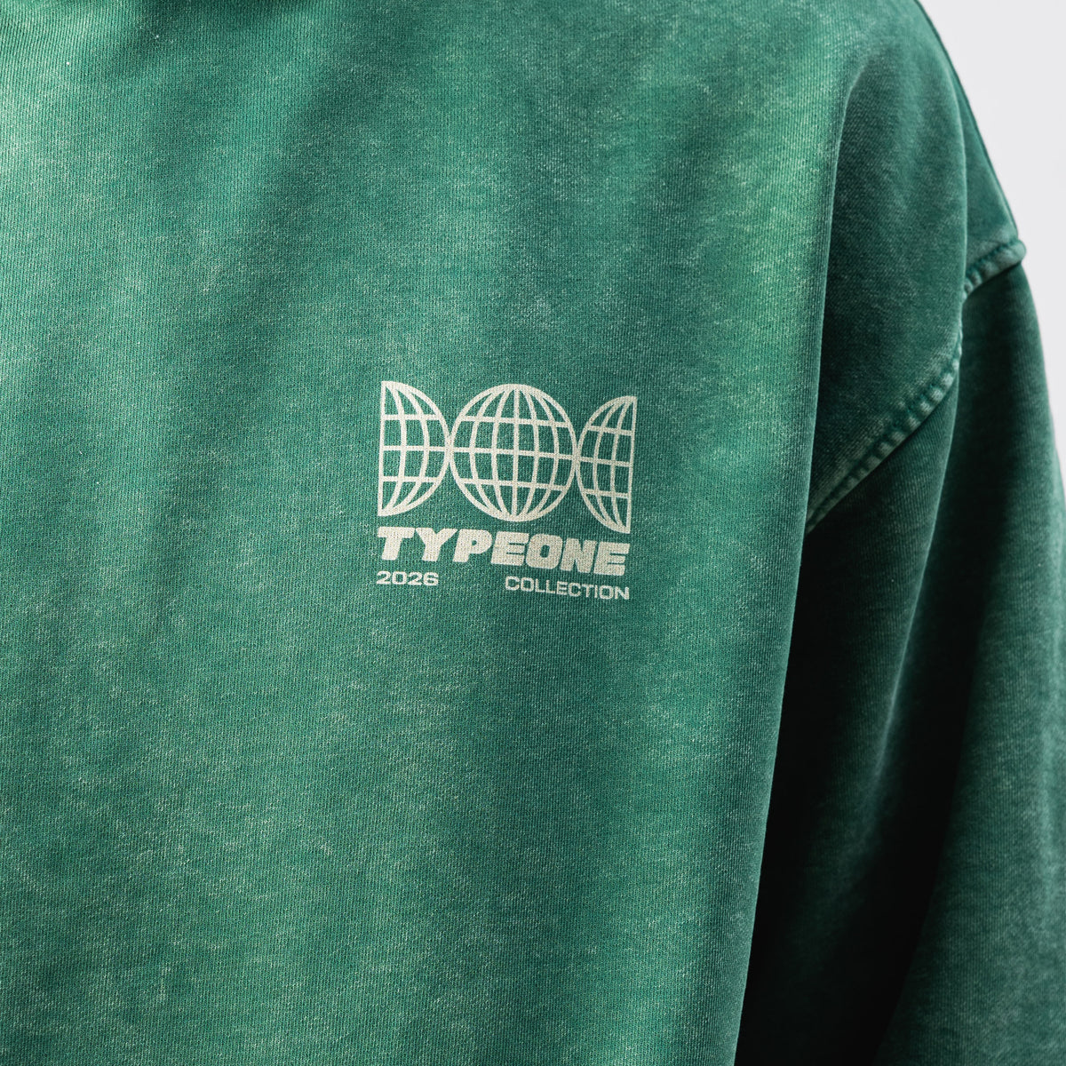 ESTD.2026 Hoodie Washed Cactus – Detail view | Washed cotton kangaroo pocket
