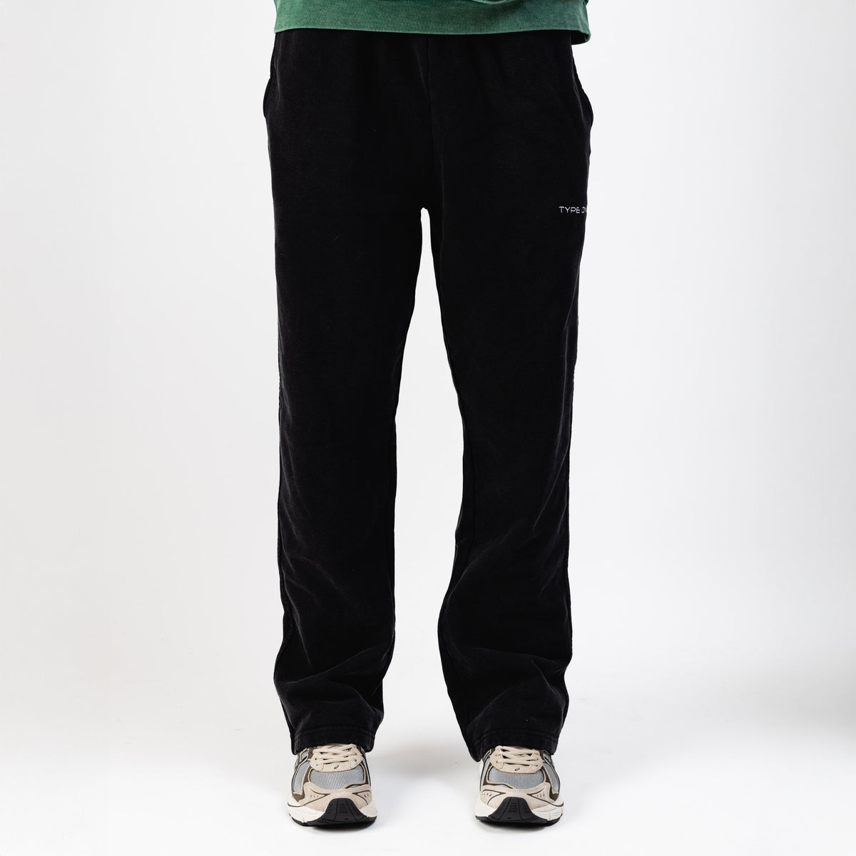 Sweatpants Black – On model | Type One relaxed fit distressed sweatpants