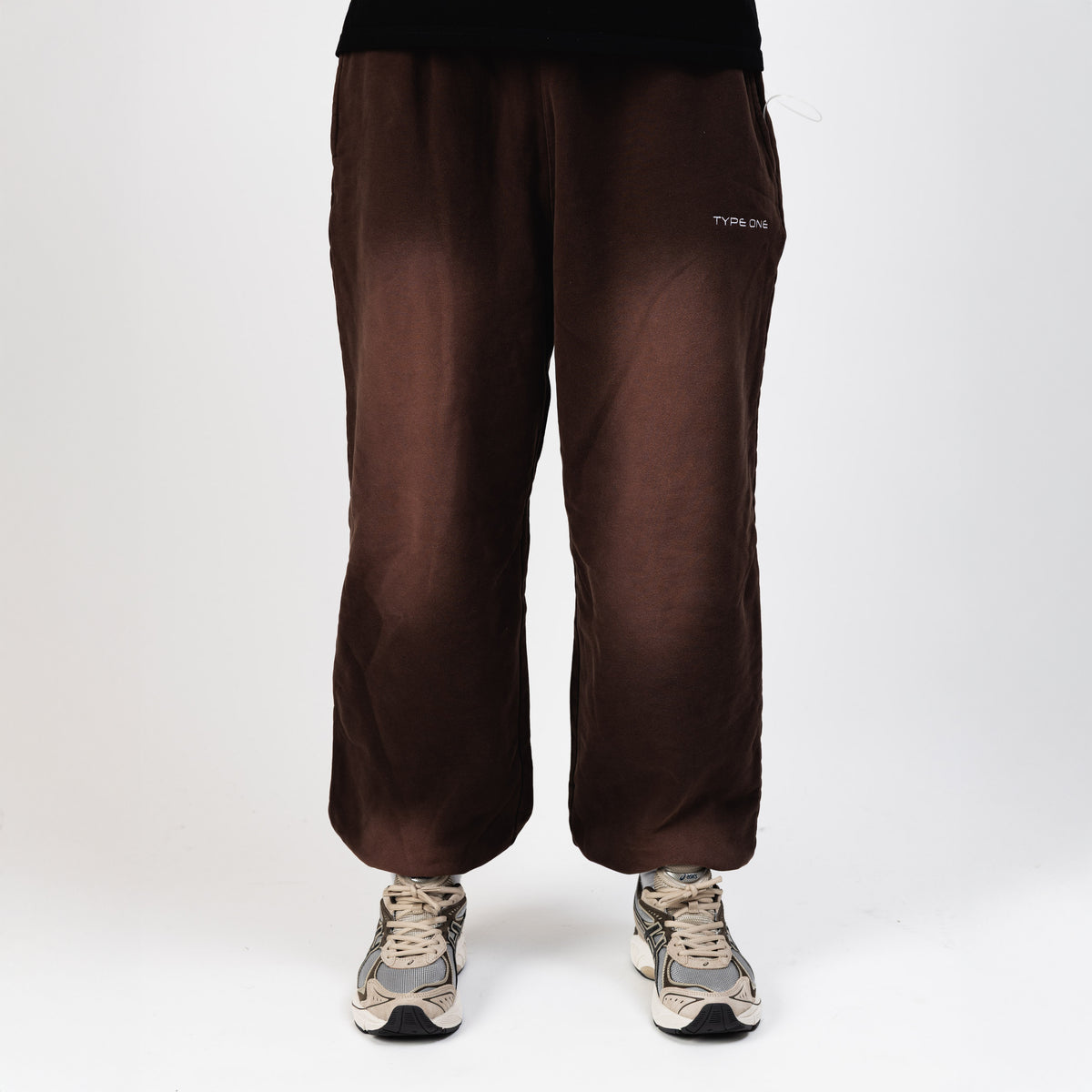 Sweatpants Washed Brown – On model front | Type One baggy tapered sweatpants