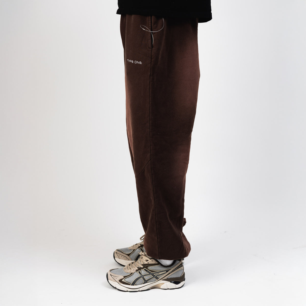 Sweatpants Washed Brown – On model side | Washed effect 400GSM sweatpants